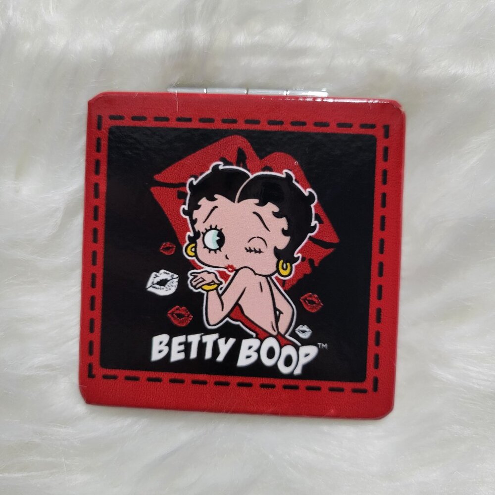 Betty Boop Accessory Set - Picture 5 of 7